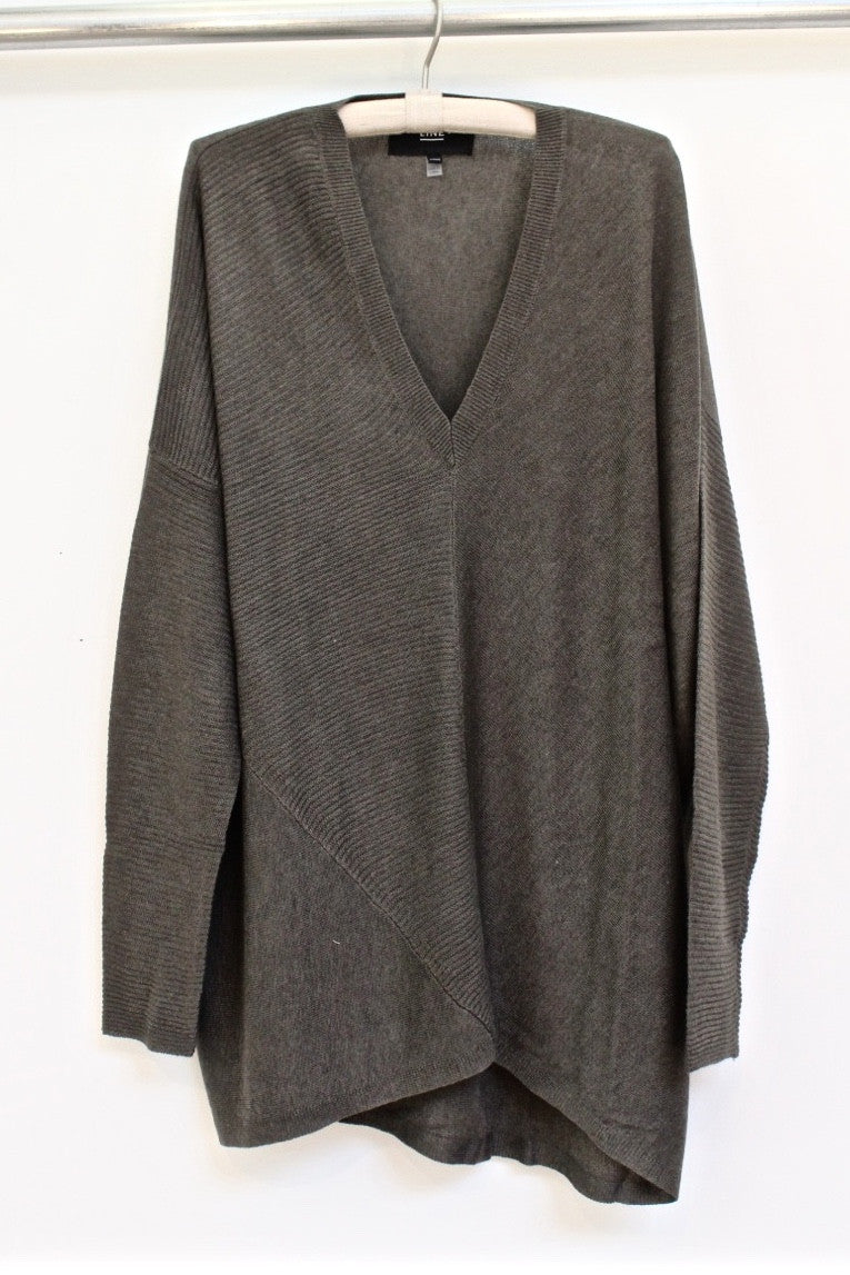 brandon v-neck pullover