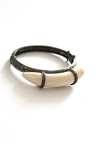 diamond bracelet with horn-shaped resin