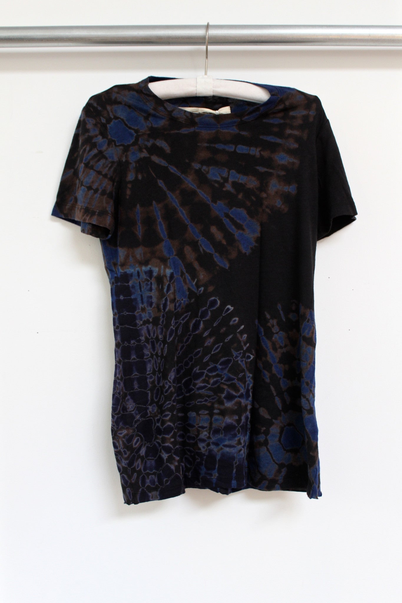slim tee - blue tie dye